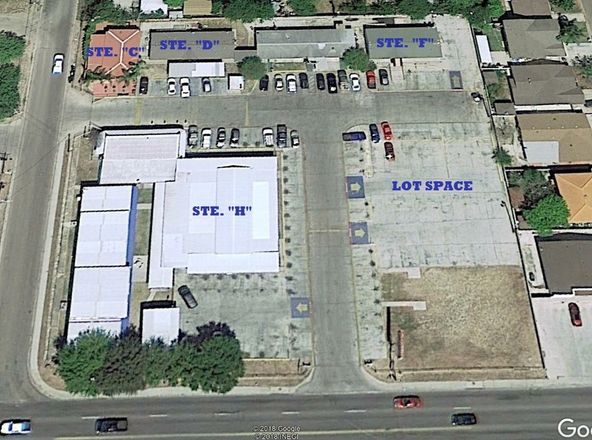 Retail For Lease: 220 W Calton Rd, Laredo, TX 78041